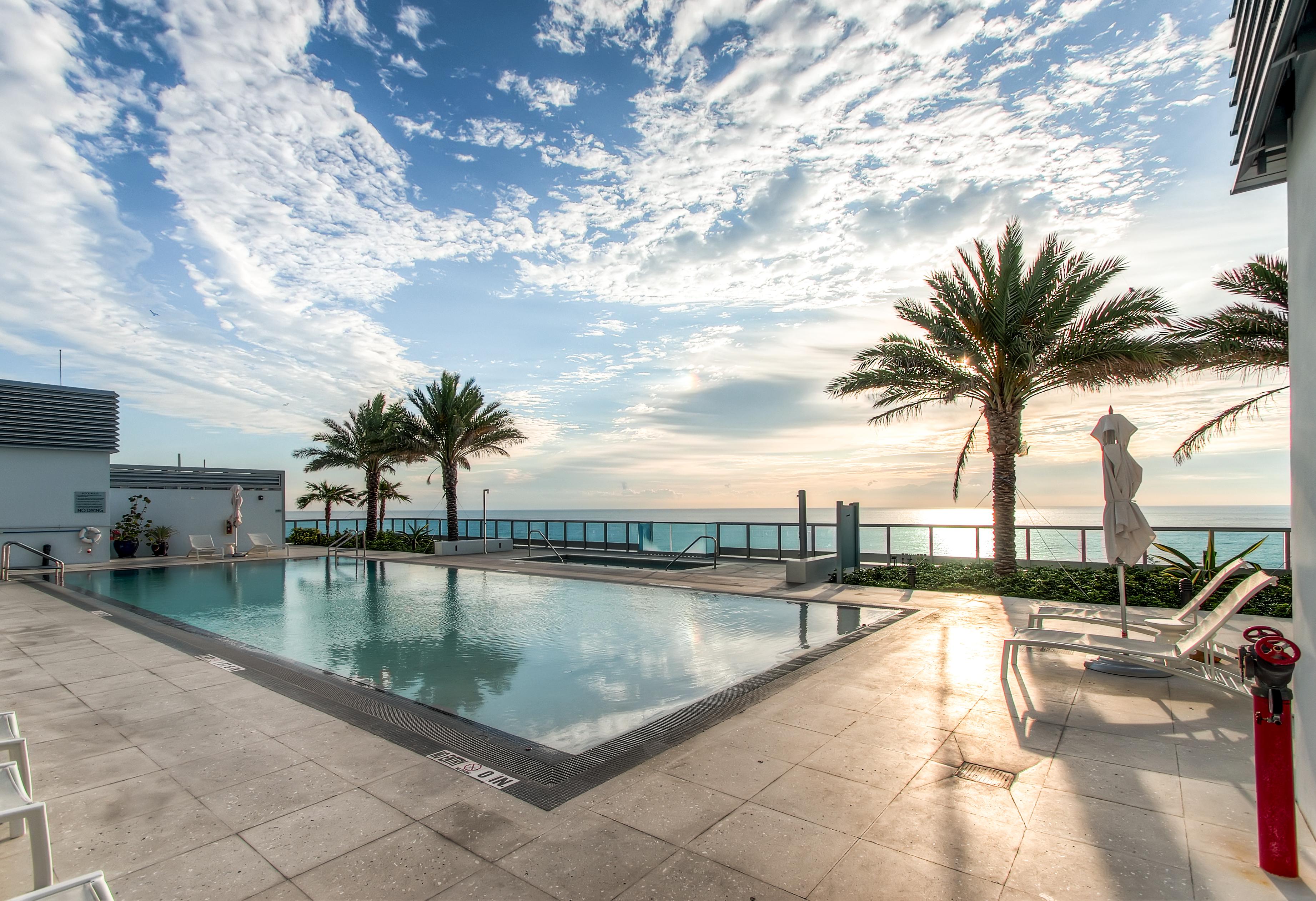 Churchill Suites Monte Carlo Miami Beach Exterior photo