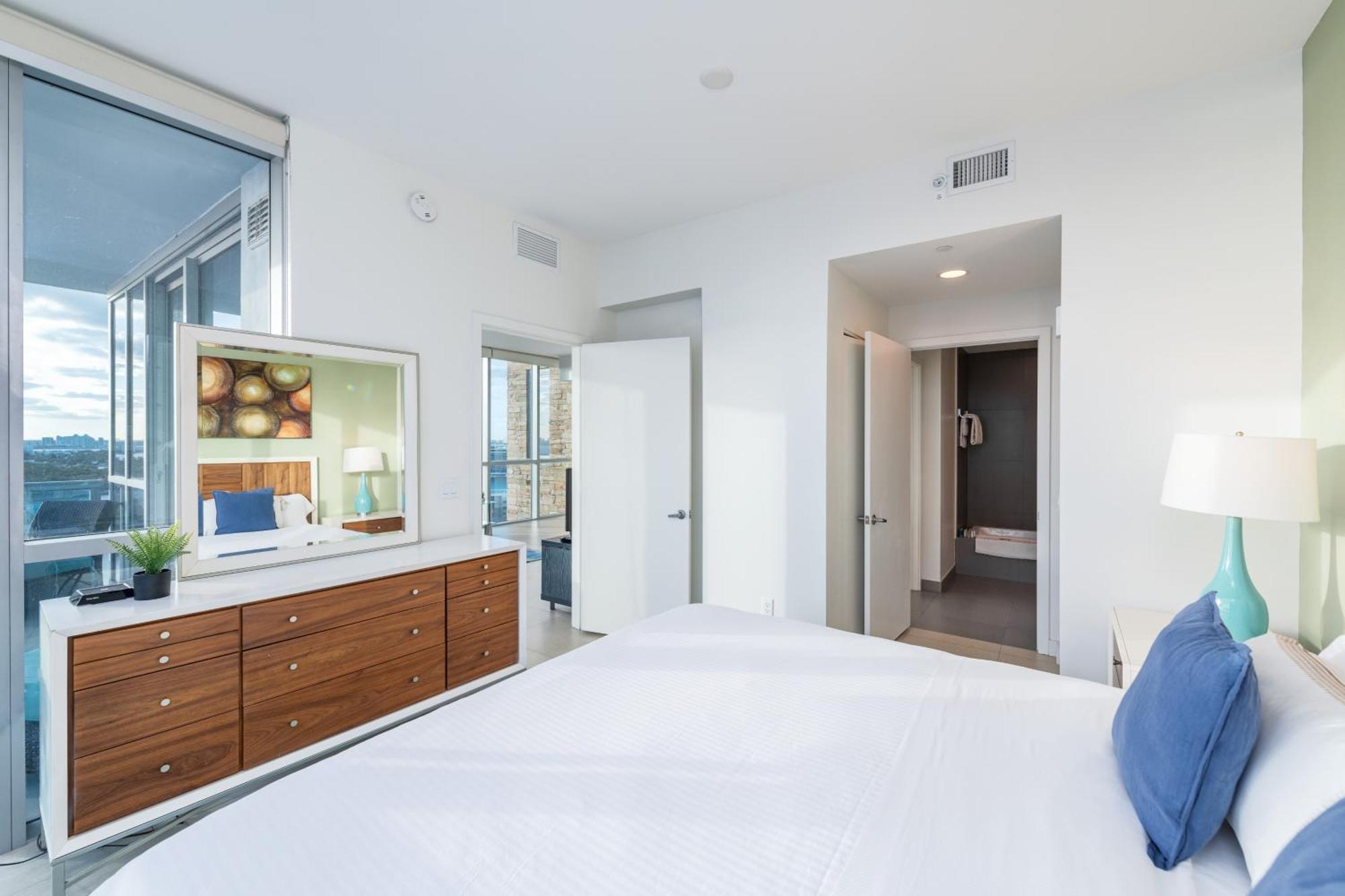 Churchill Suites Monte Carlo Miami Beach Room photo