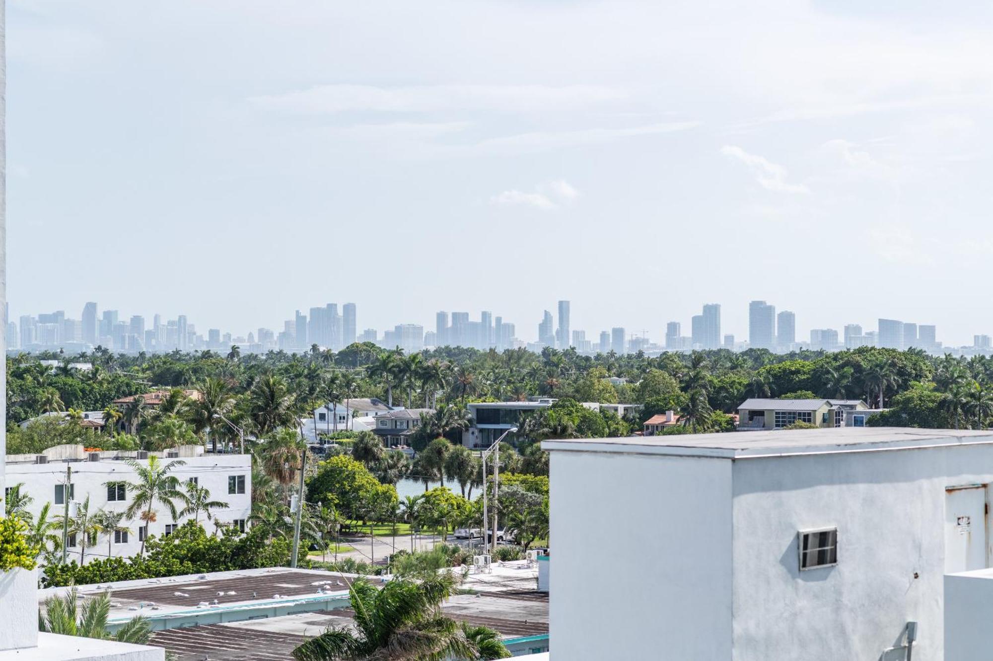 Churchill Suites Monte Carlo Miami Beach Room photo