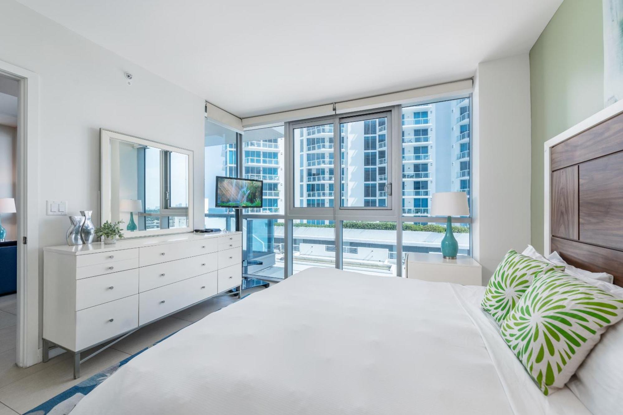 Churchill Suites Monte Carlo Miami Beach Room photo