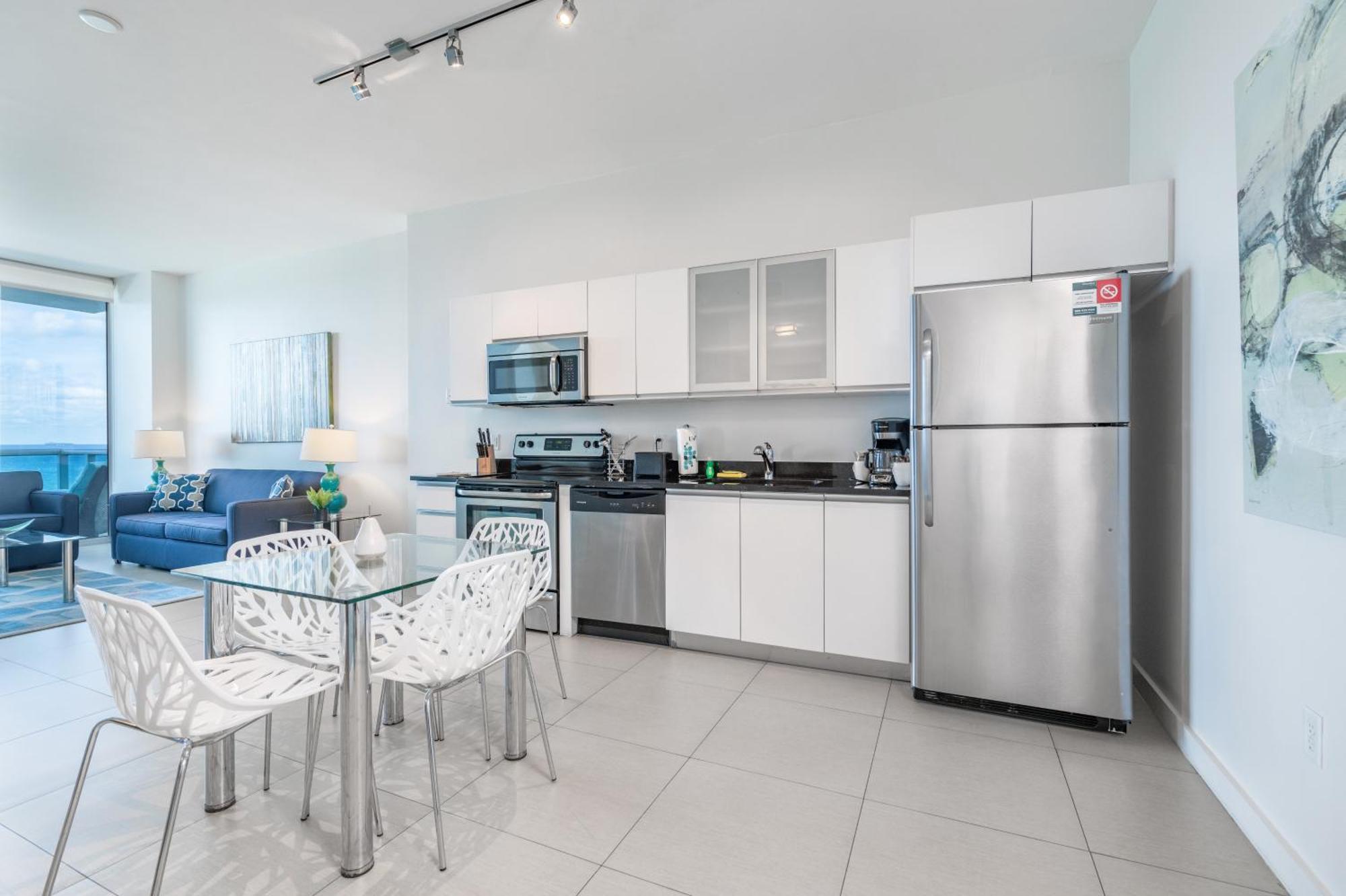Churchill Suites Monte Carlo Miami Beach Room photo