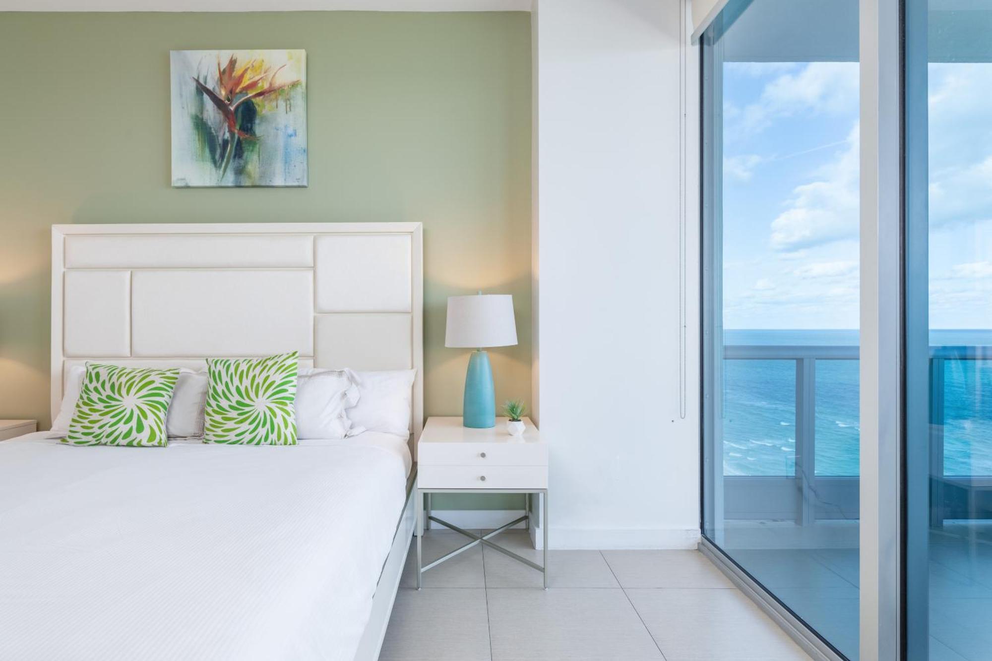 Churchill Suites Monte Carlo Miami Beach Room photo