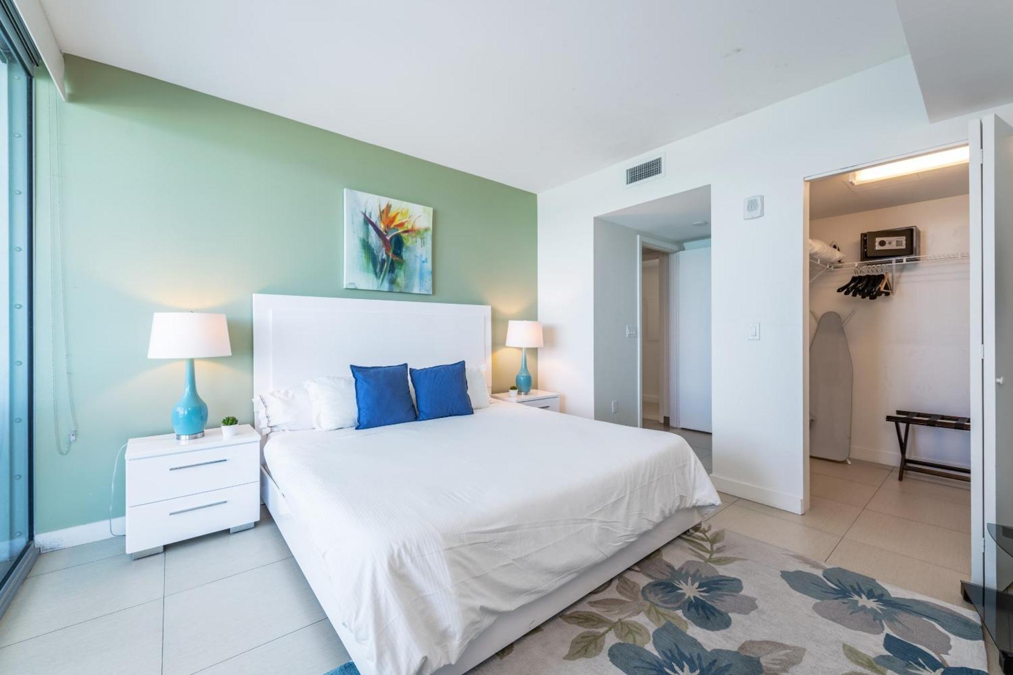 Churchill Suites Monte Carlo Miami Beach Room photo