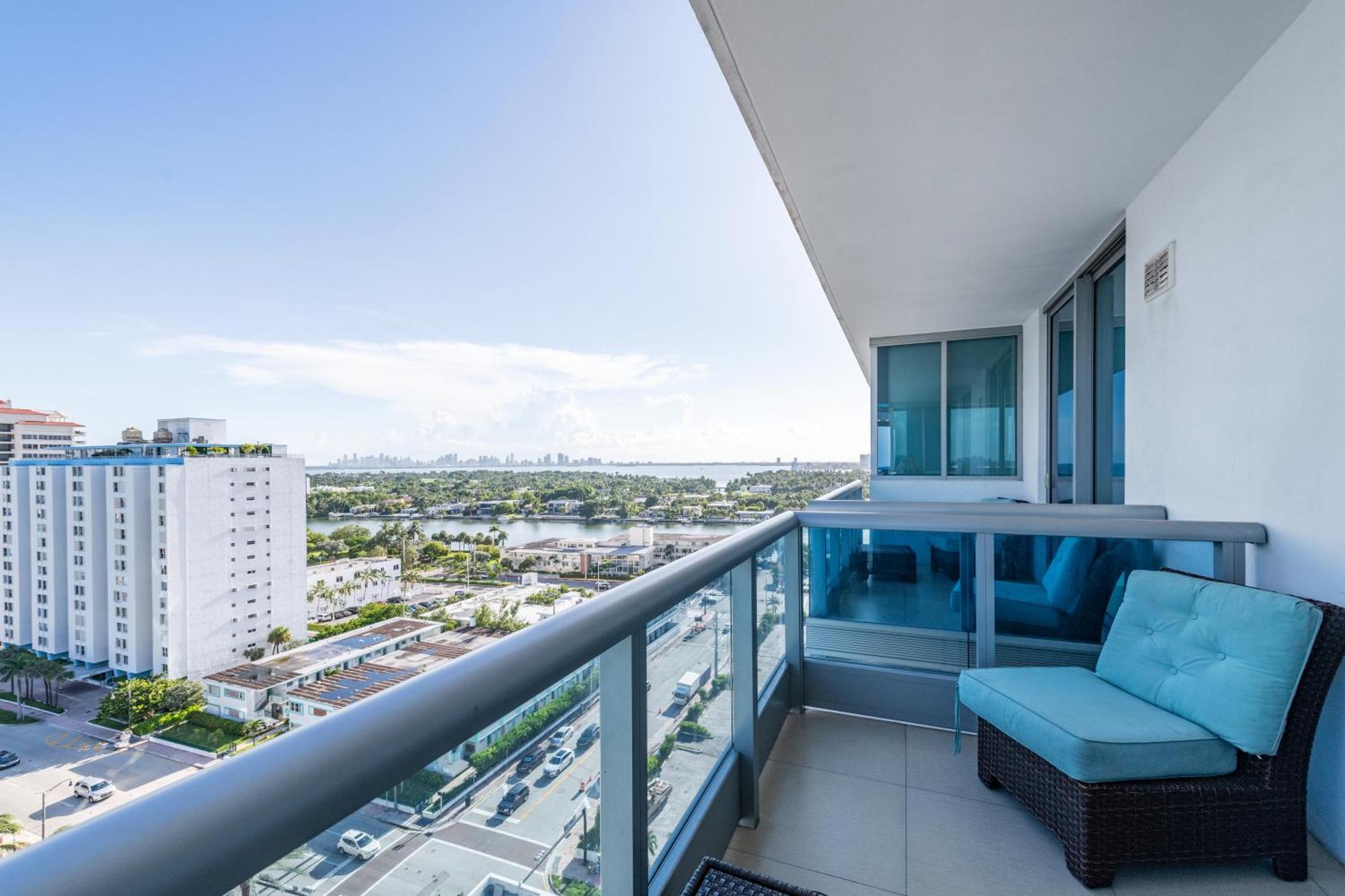 Churchill Suites Monte Carlo Miami Beach Room photo