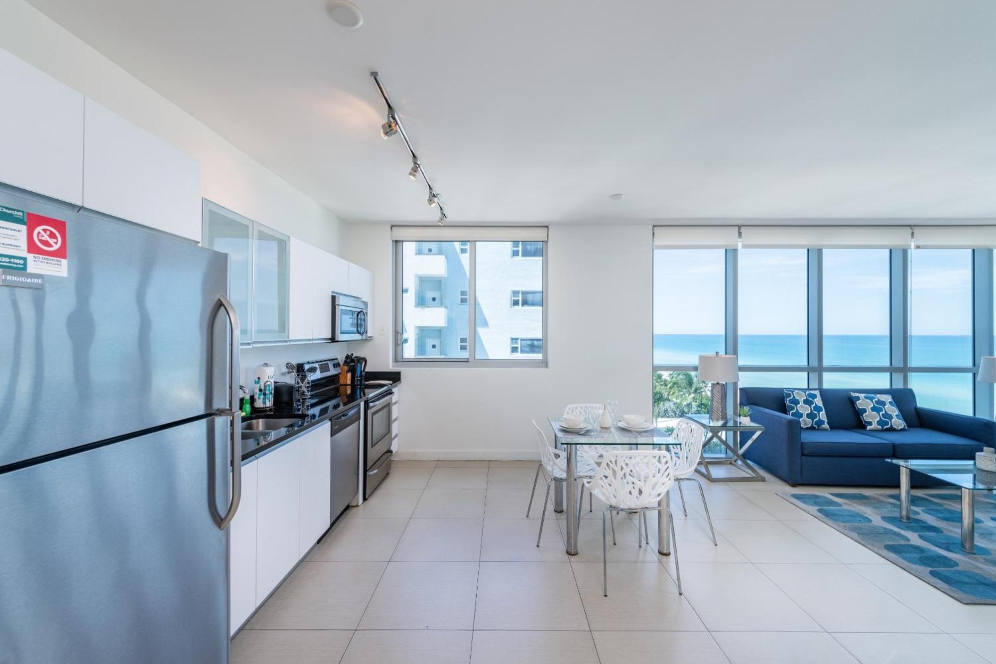 Churchill Suites Monte Carlo Miami Beach Room photo
