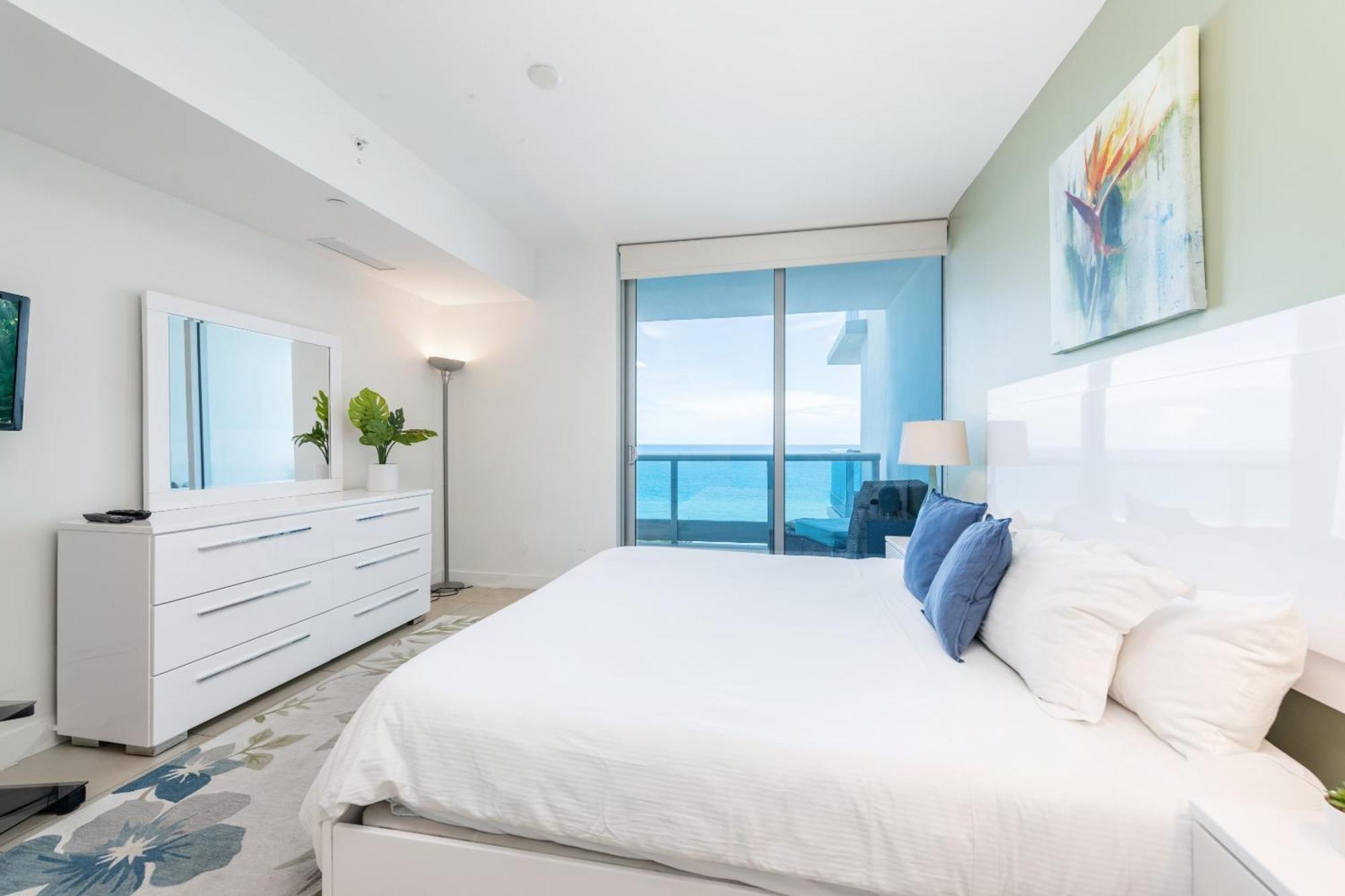 Churchill Suites Monte Carlo Miami Beach Room photo