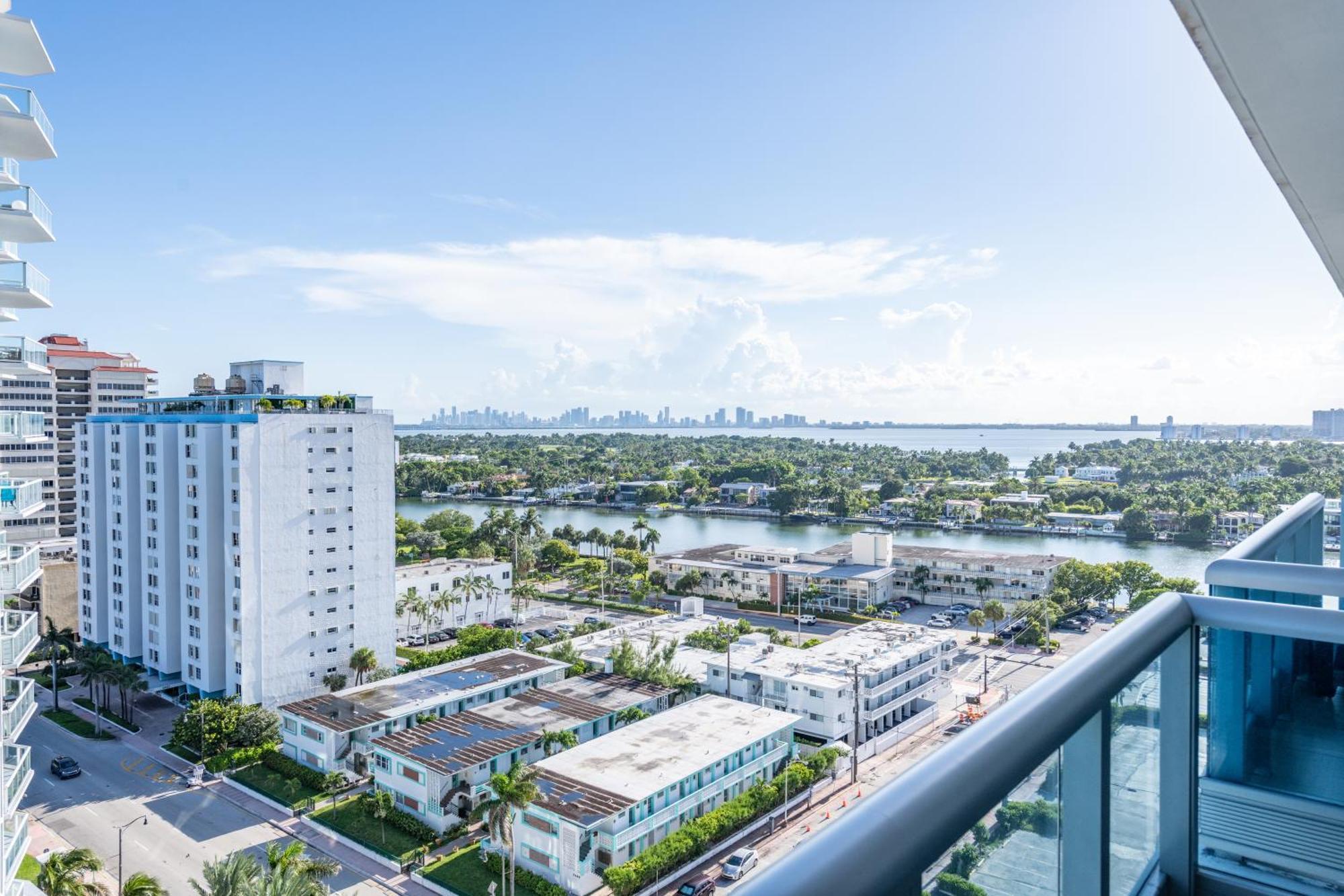 Churchill Suites Monte Carlo Miami Beach Room photo