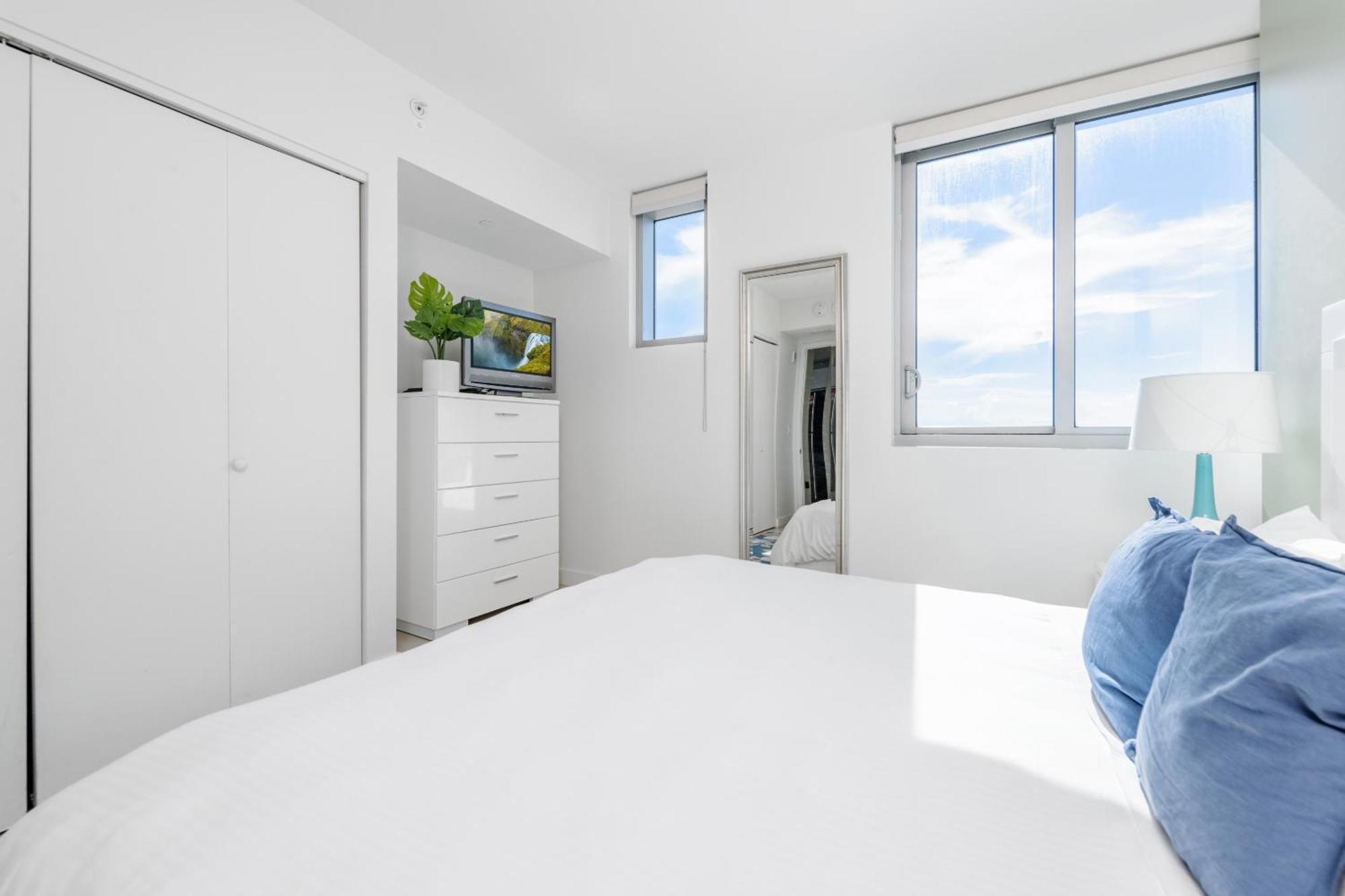 Churchill Suites Monte Carlo Miami Beach Room photo