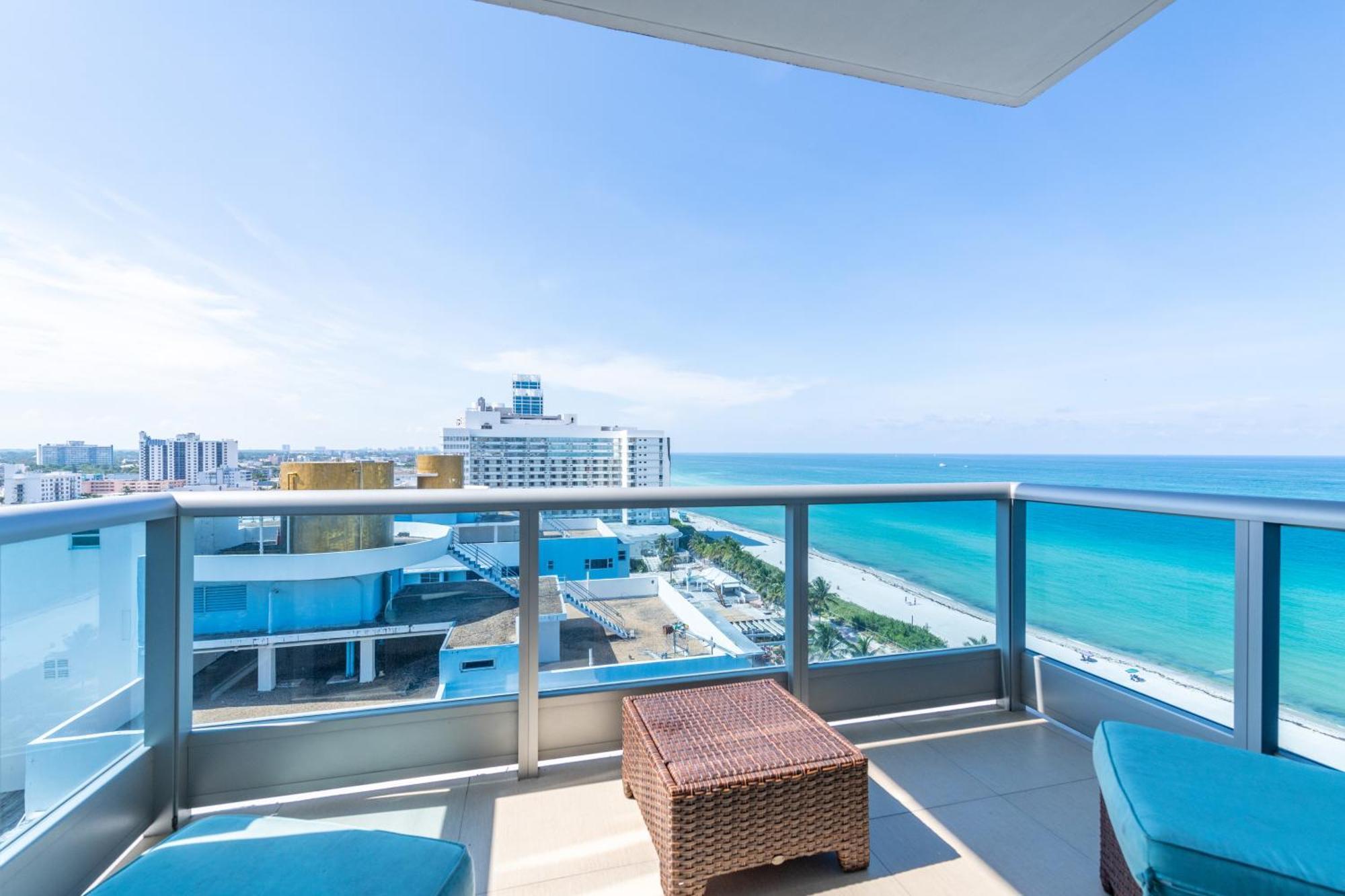 Churchill Suites Monte Carlo Miami Beach Room photo