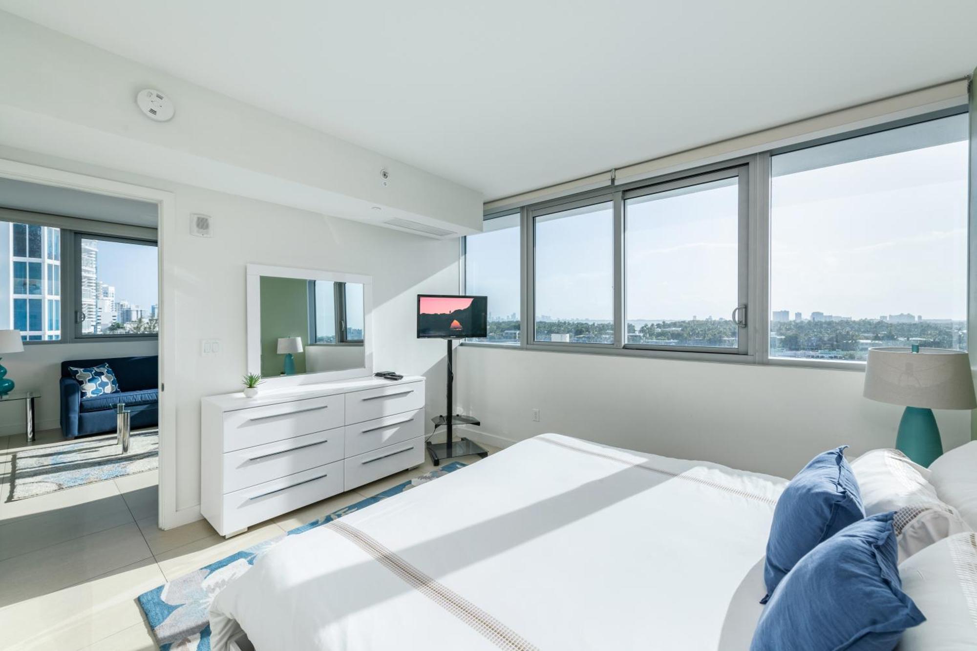 Churchill Suites Monte Carlo Miami Beach Room photo