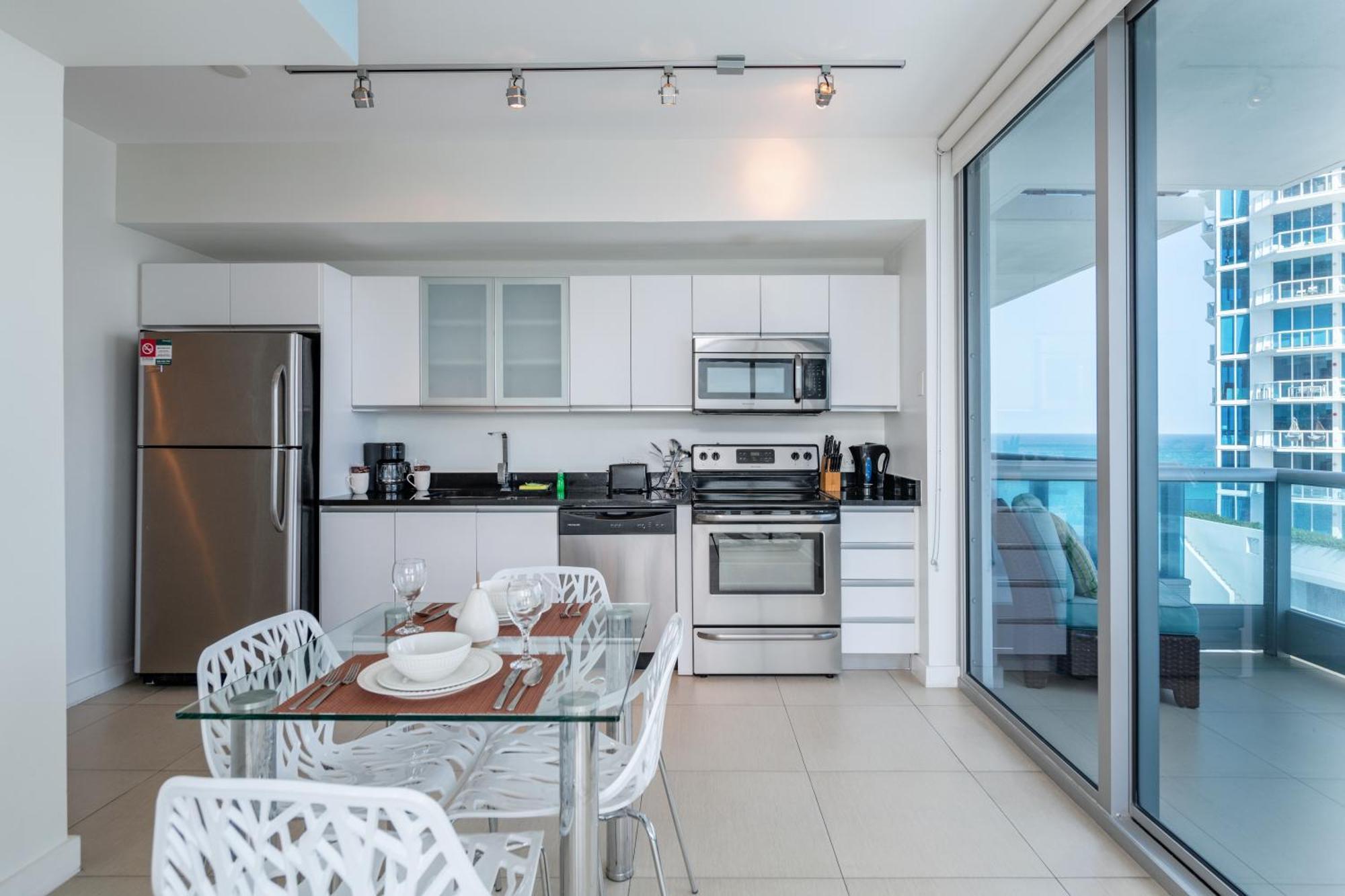 Churchill Suites Monte Carlo Miami Beach Room photo