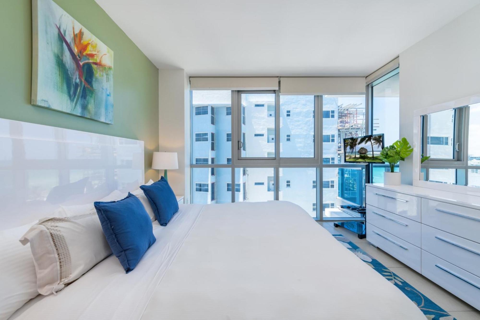 Churchill Suites Monte Carlo Miami Beach Room photo